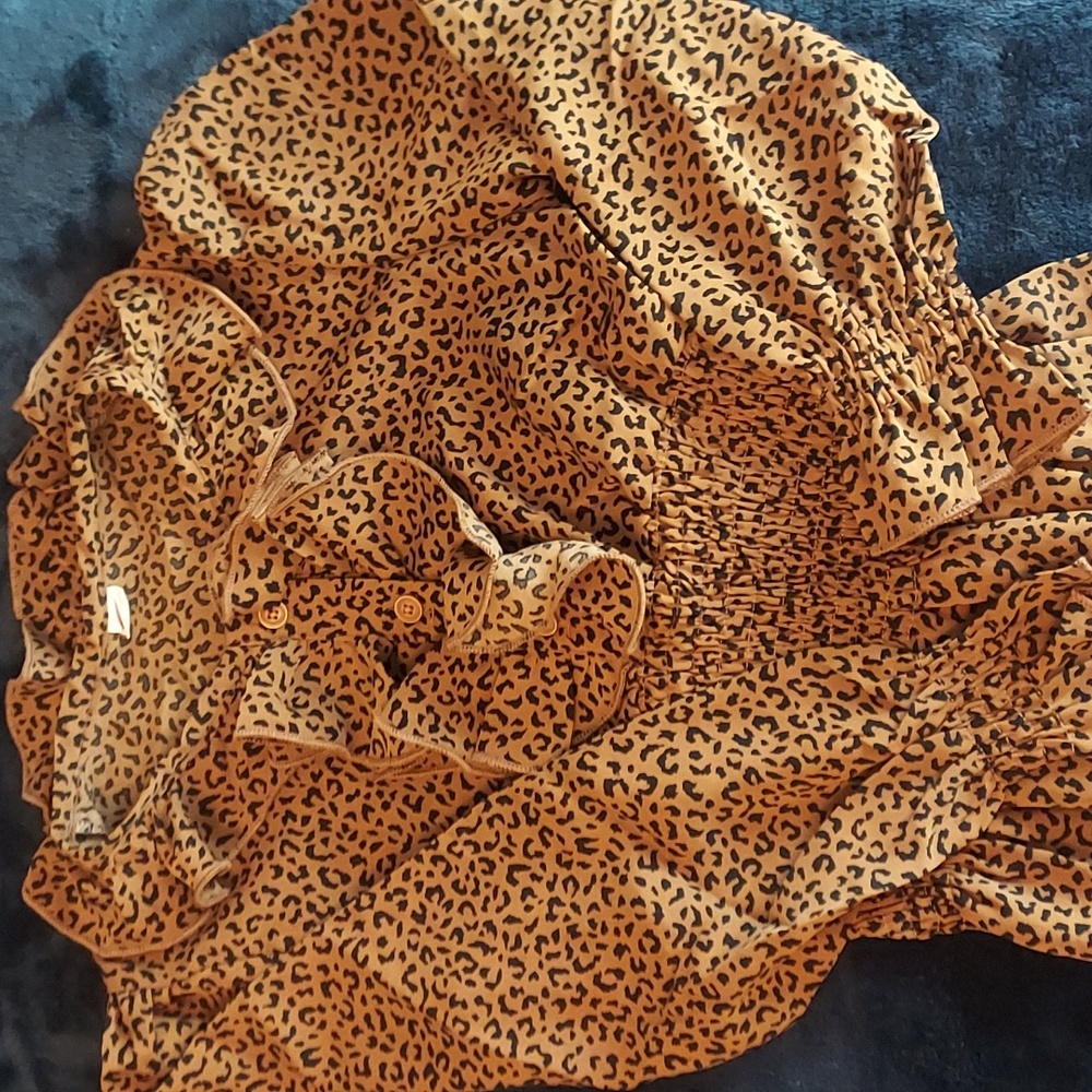 Girls leapord print ruffled blouse